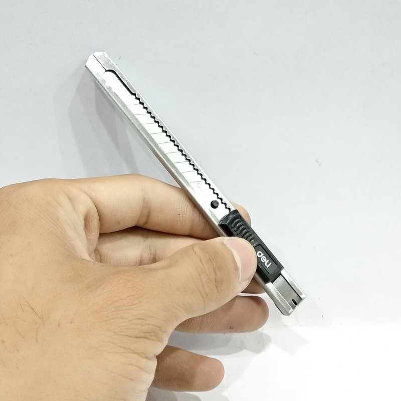 Dao rọc giấy nhỏ inox Deli 2058 – ảnh mô tả 2