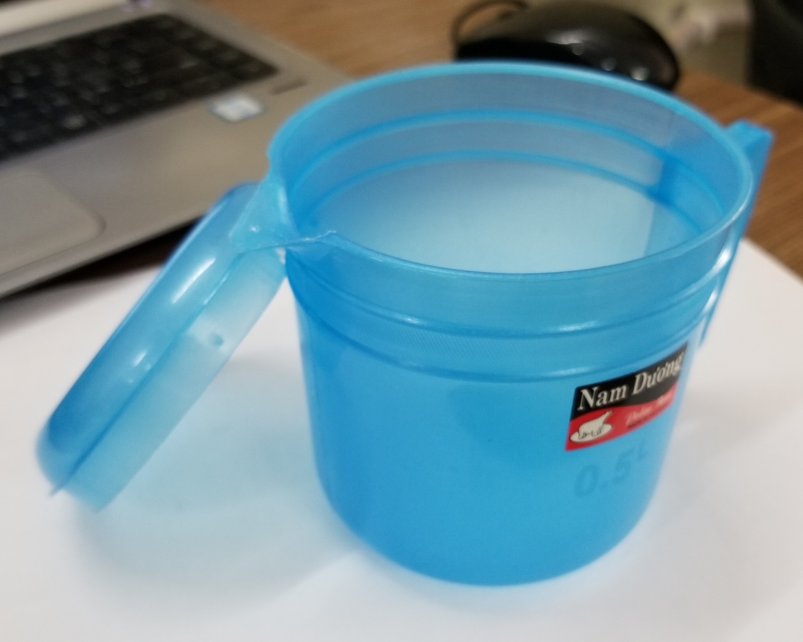 Ca múc nước nhựa tròn có miệng rót 0.5 Lít – ảnh mô tả 2